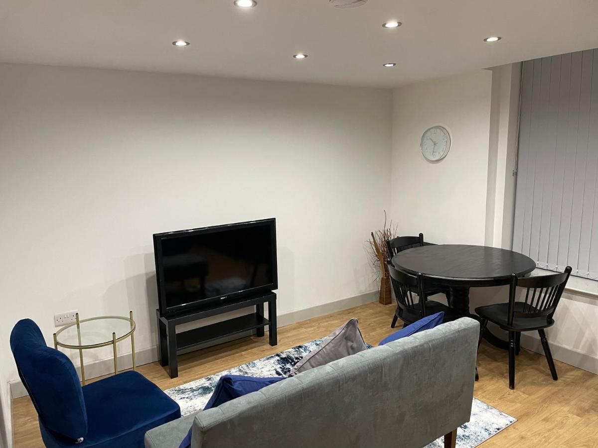 Modern - Two Bed - Apartment Located In The City Of Wolverhampton Exterior photo