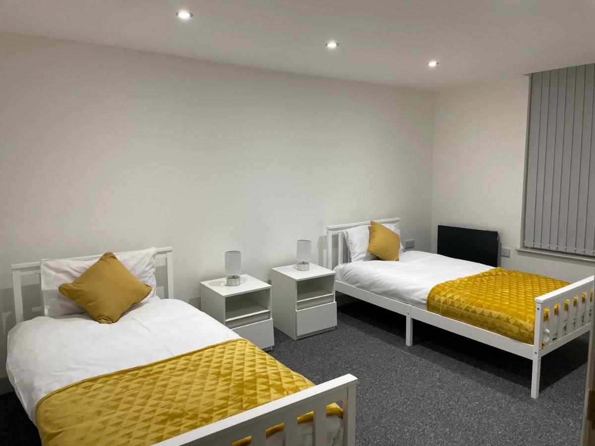 Modern - Two Bed - Apartment Located In The City Of Wolverhampton Exterior photo
